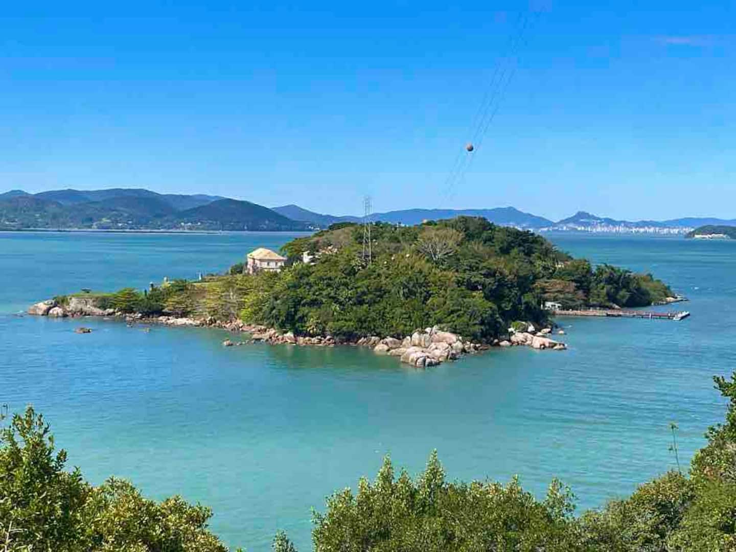Ilha de Anhatomirim vista do alto